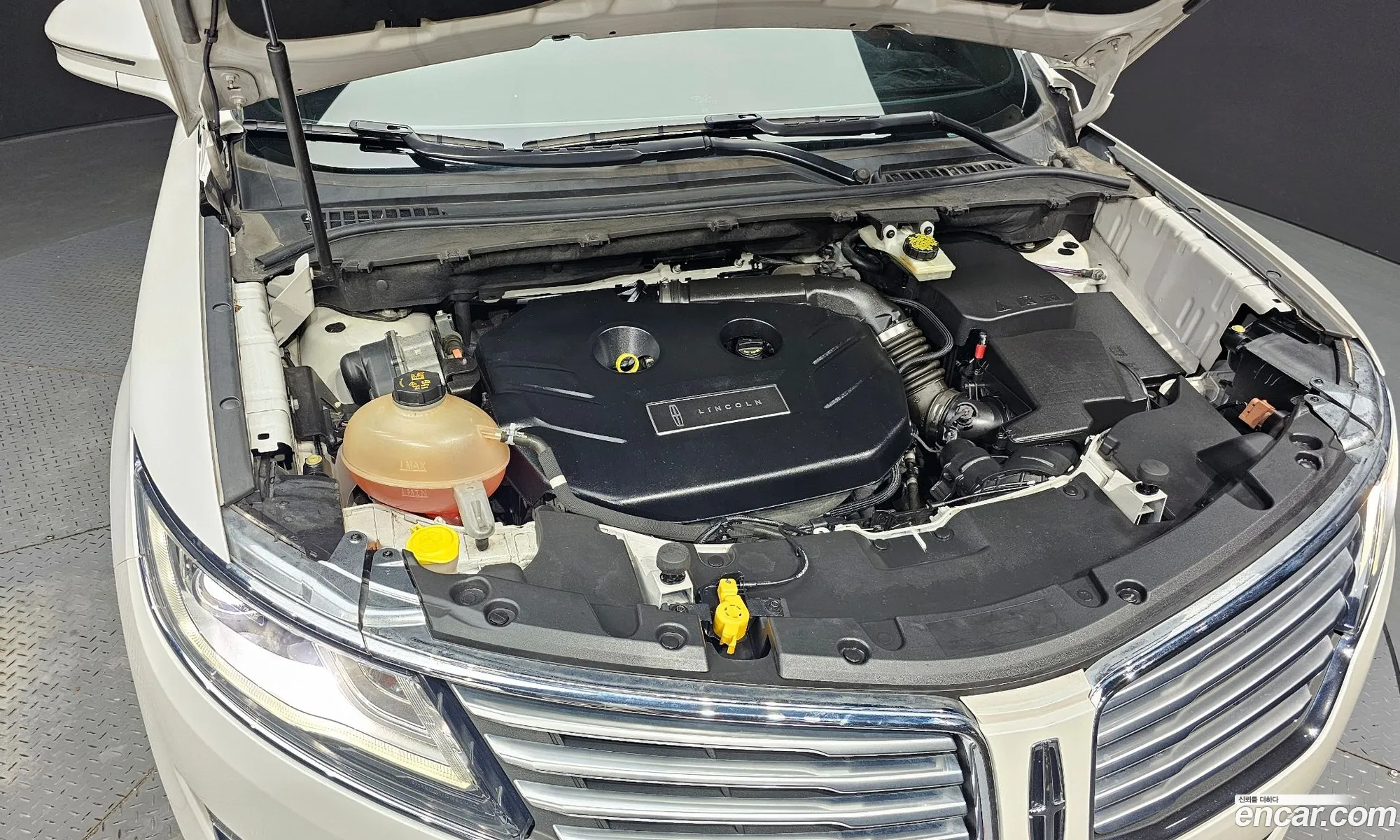 Lincoln MKC 2017 5LMCJ3D92HUL53888 — 12