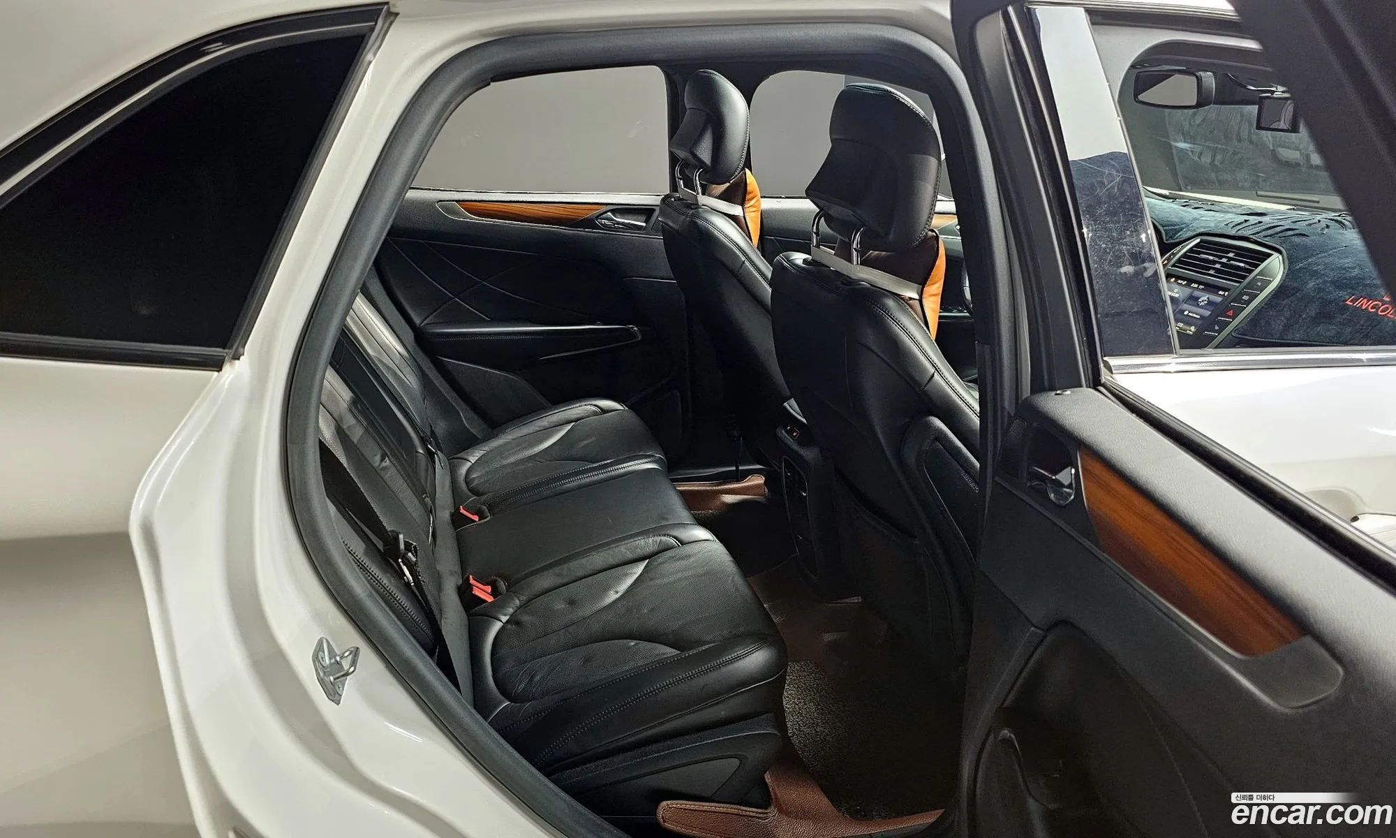 Lincoln MKC 2017 5LMCJ3D92HUL53888 — 4