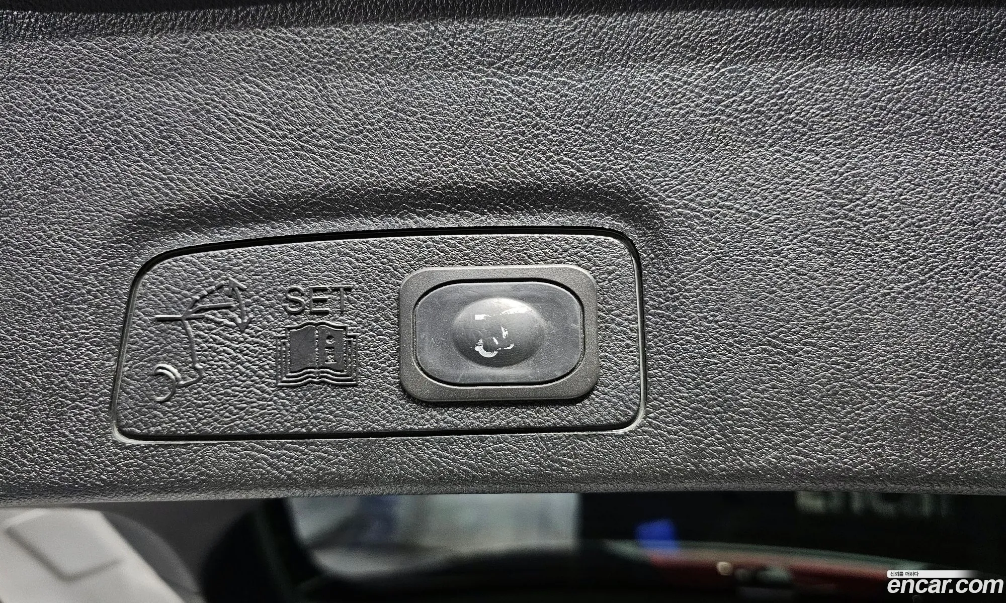 Lincoln MKC 2017 5LMCJ3D92HUL53888 — 11
