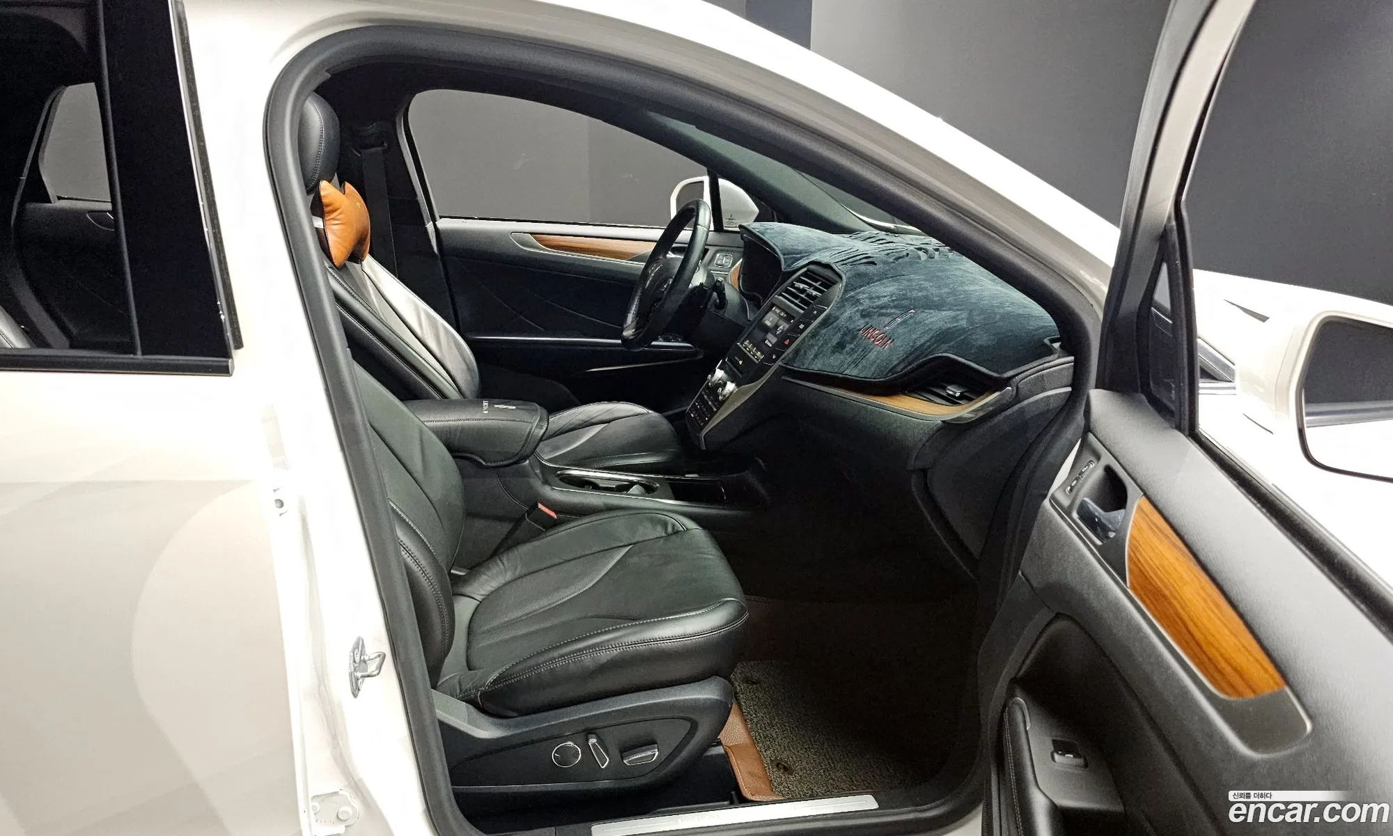 Lincoln MKC 2017 5LMCJ3D92HUL53888 — 2