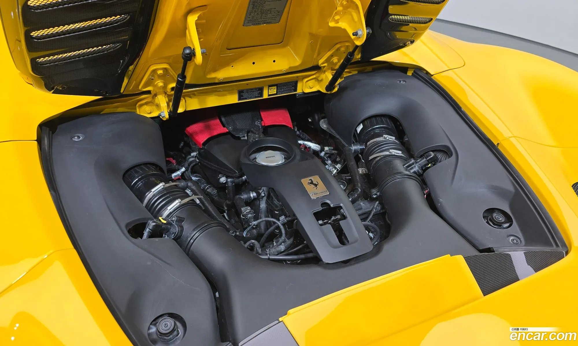 Ferrari F8 Spider 2021 — 19