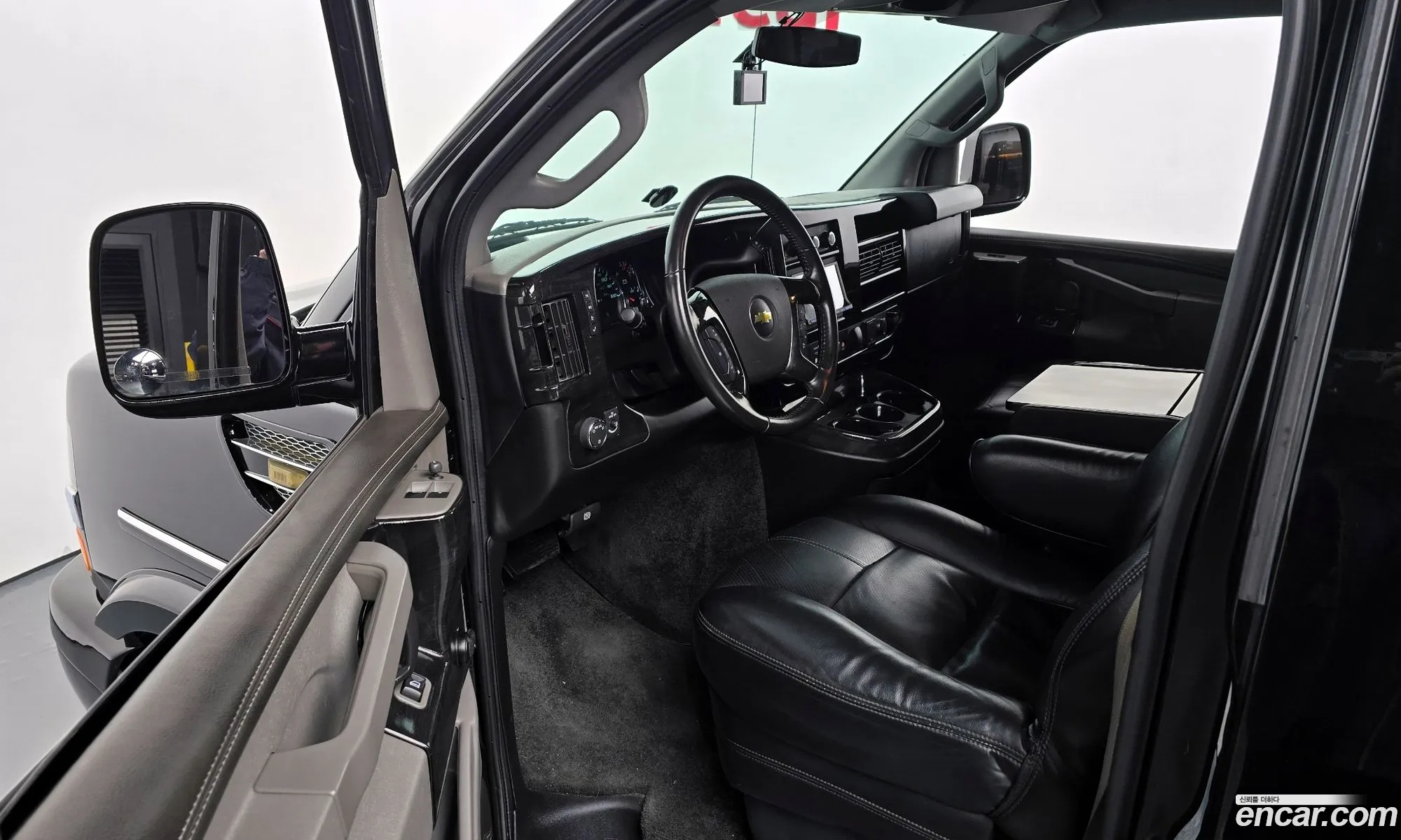 Chevrolet Express Van 2017 1GCWGAFG5H1268340 — 10