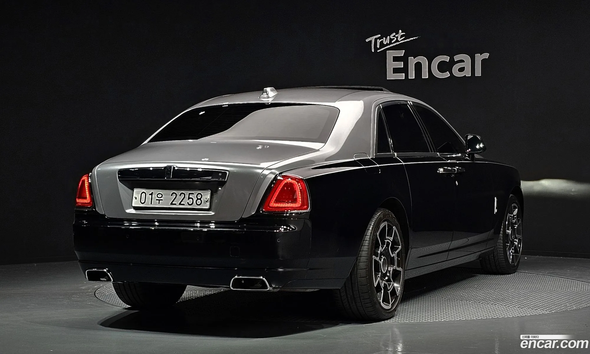 Rolls-Royce Ghost 2019 SCA664S01KUX44044 — 17
