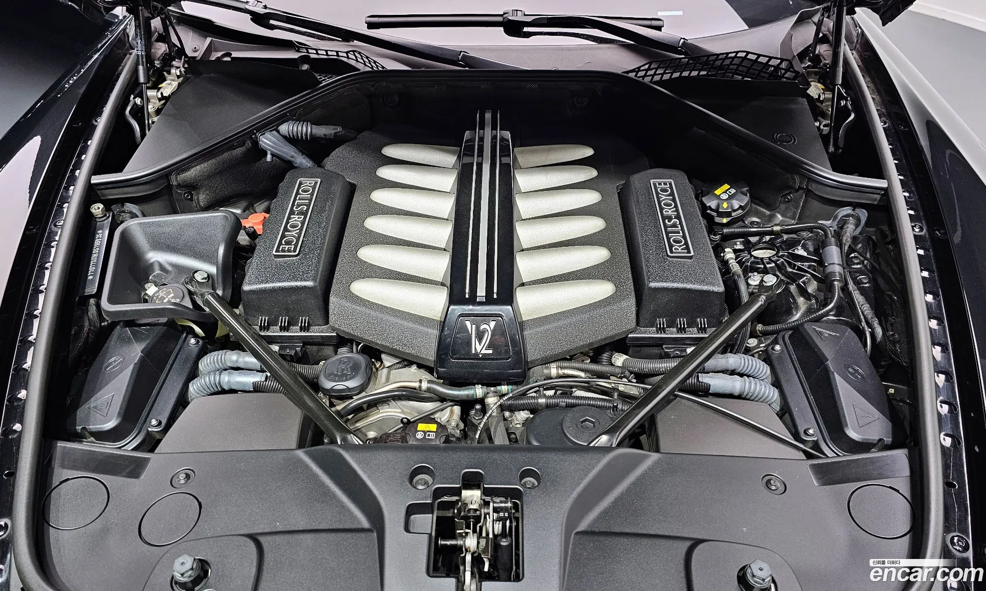Rolls-Royce Ghost 2019 SCA664S01KUX44044 — 19