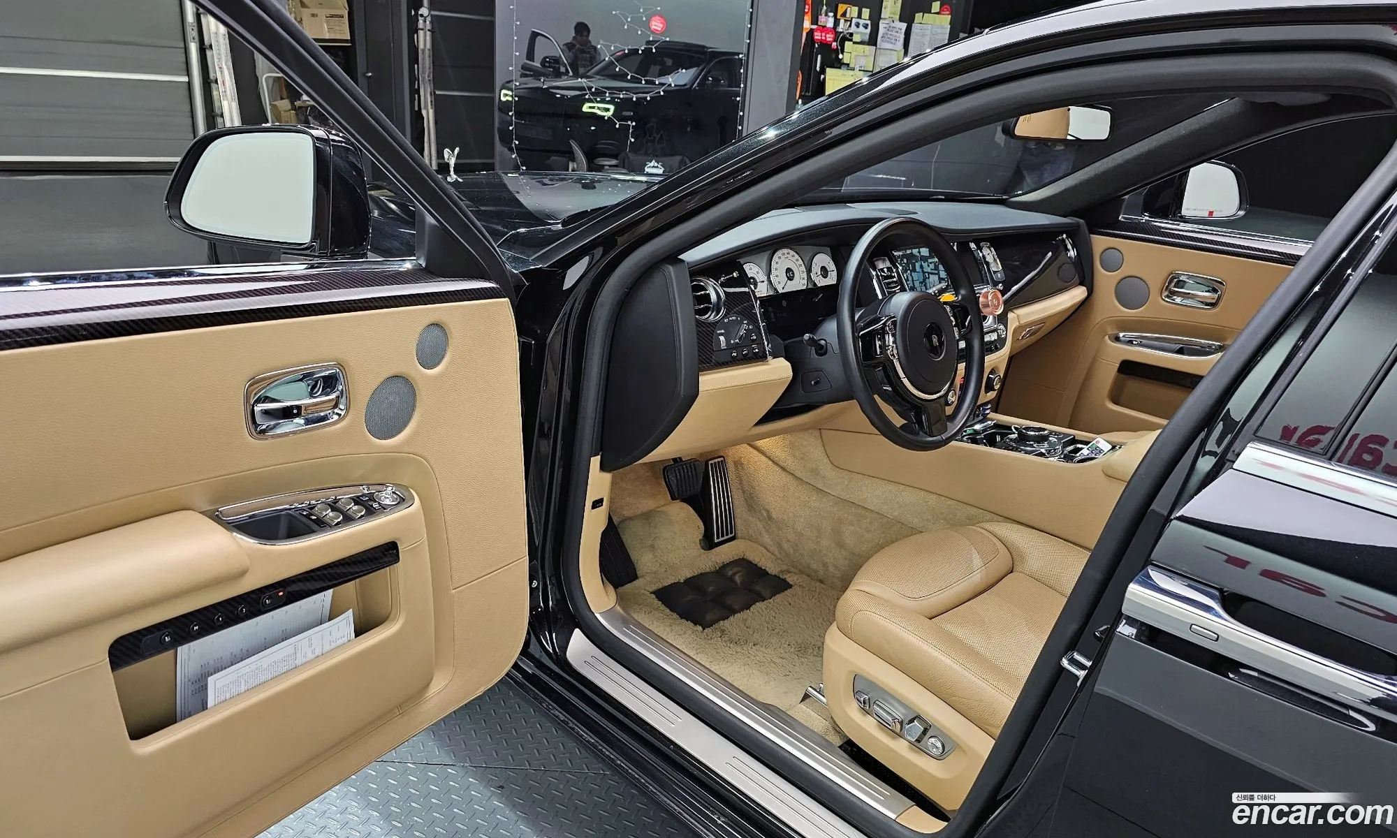 Rolls-Royce Ghost 2019 SCA664S01KUX44044 — 10