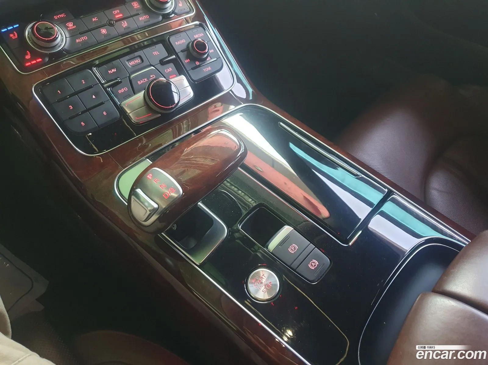 Audi A8 2011 — 12