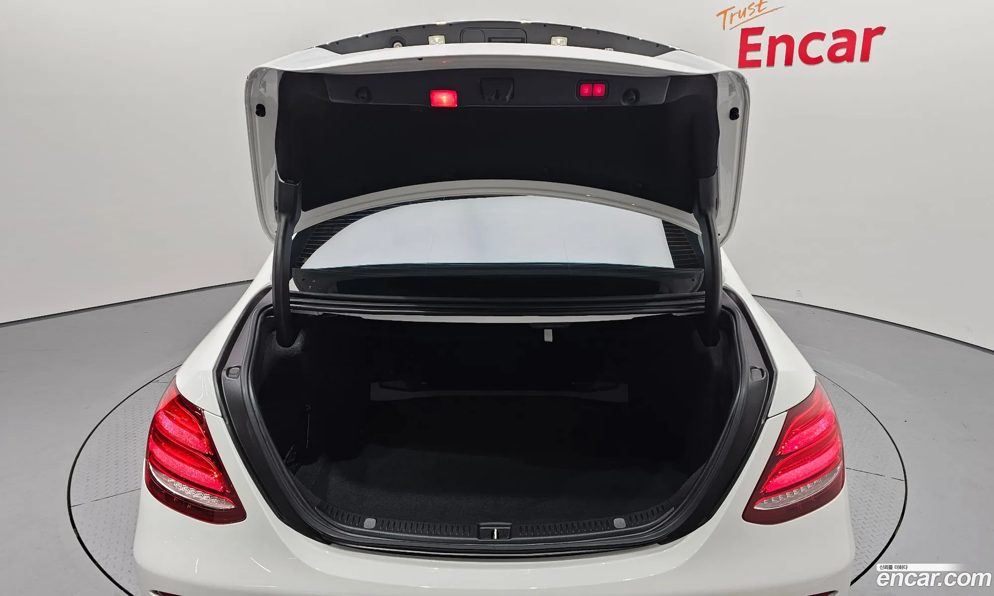 Mercedes-Benz E-Class W213 2017 WDDZF0FB3HA195117 — 2