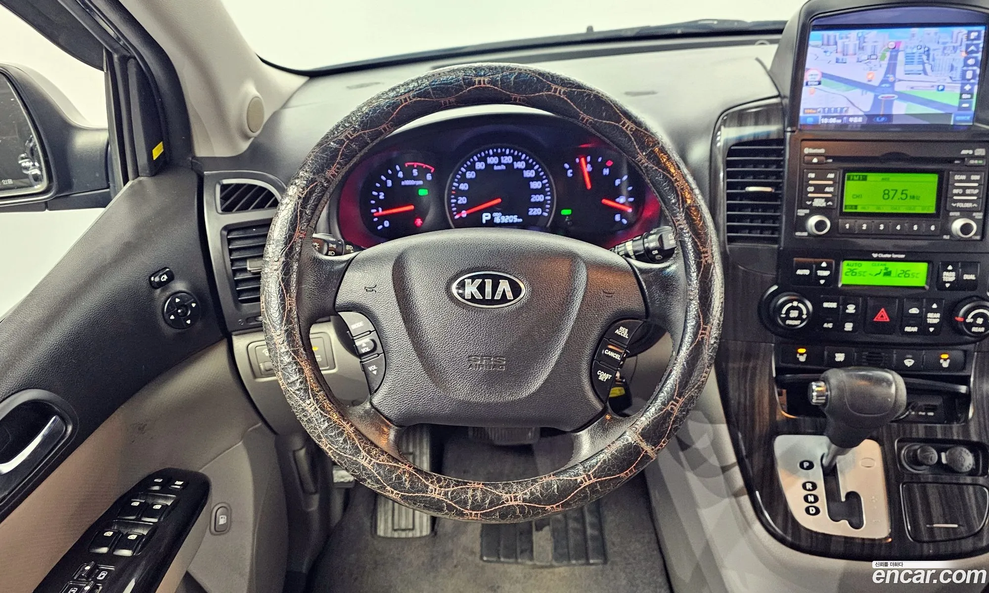 Kia Carnival R 2013 — 12