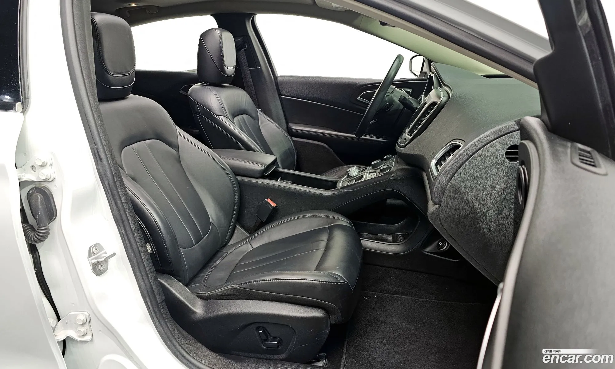 Chrysler 200 2015 1C3CCCAB4FN651170 — 16