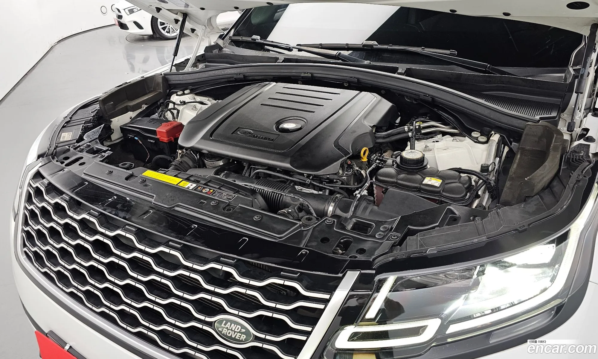 Land Rover Range Rover Velar 2019 — 14