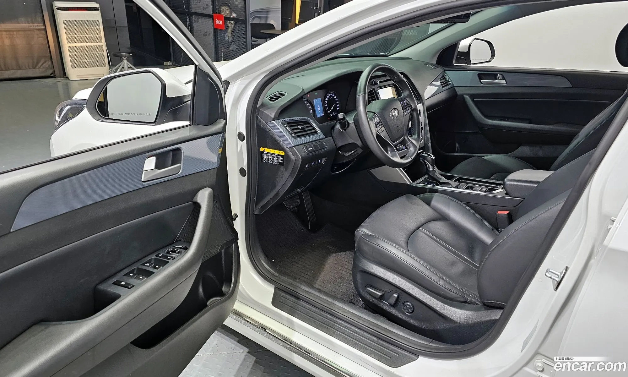 Hyundai LF Sonata Hybrid 2016 KMHE3411BHA049072 — 10