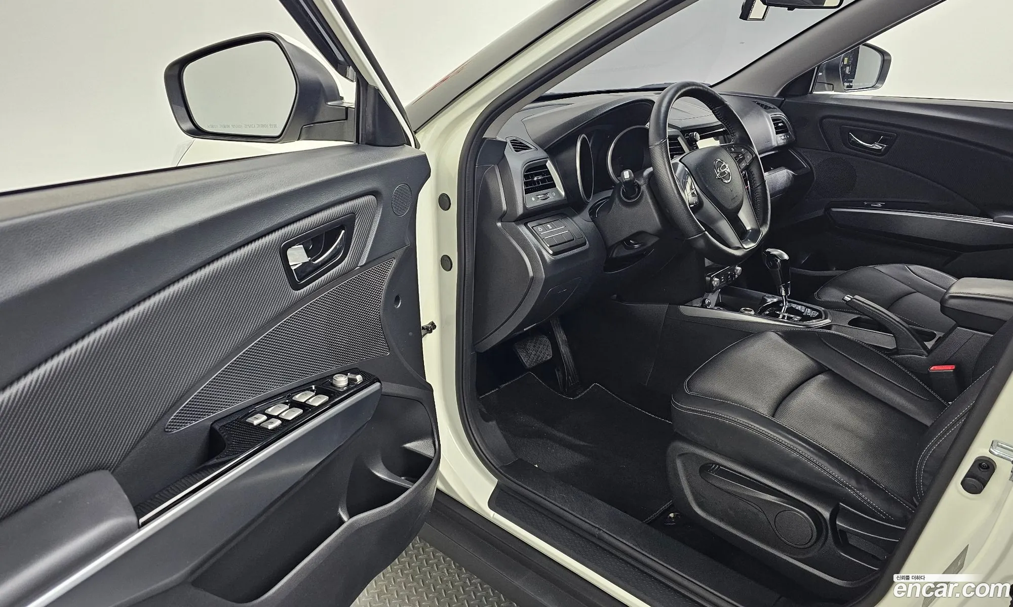 KG Mobility (SsangYong) Tivoli Armour 2017 — 14