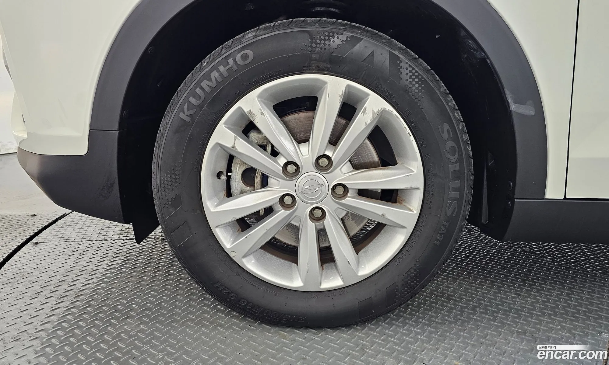 KG Mobility (SsangYong) Tivoli Armour 2017 — 3