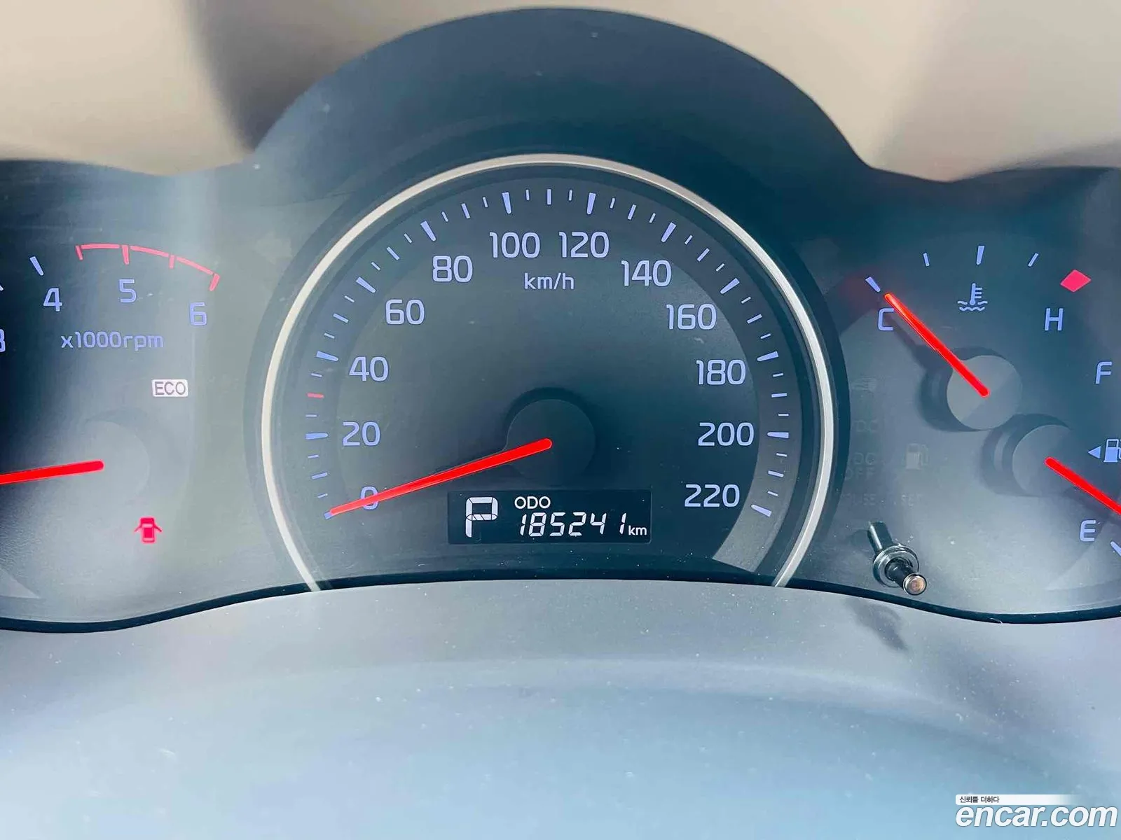 Kia Carnival R 2013 — 14