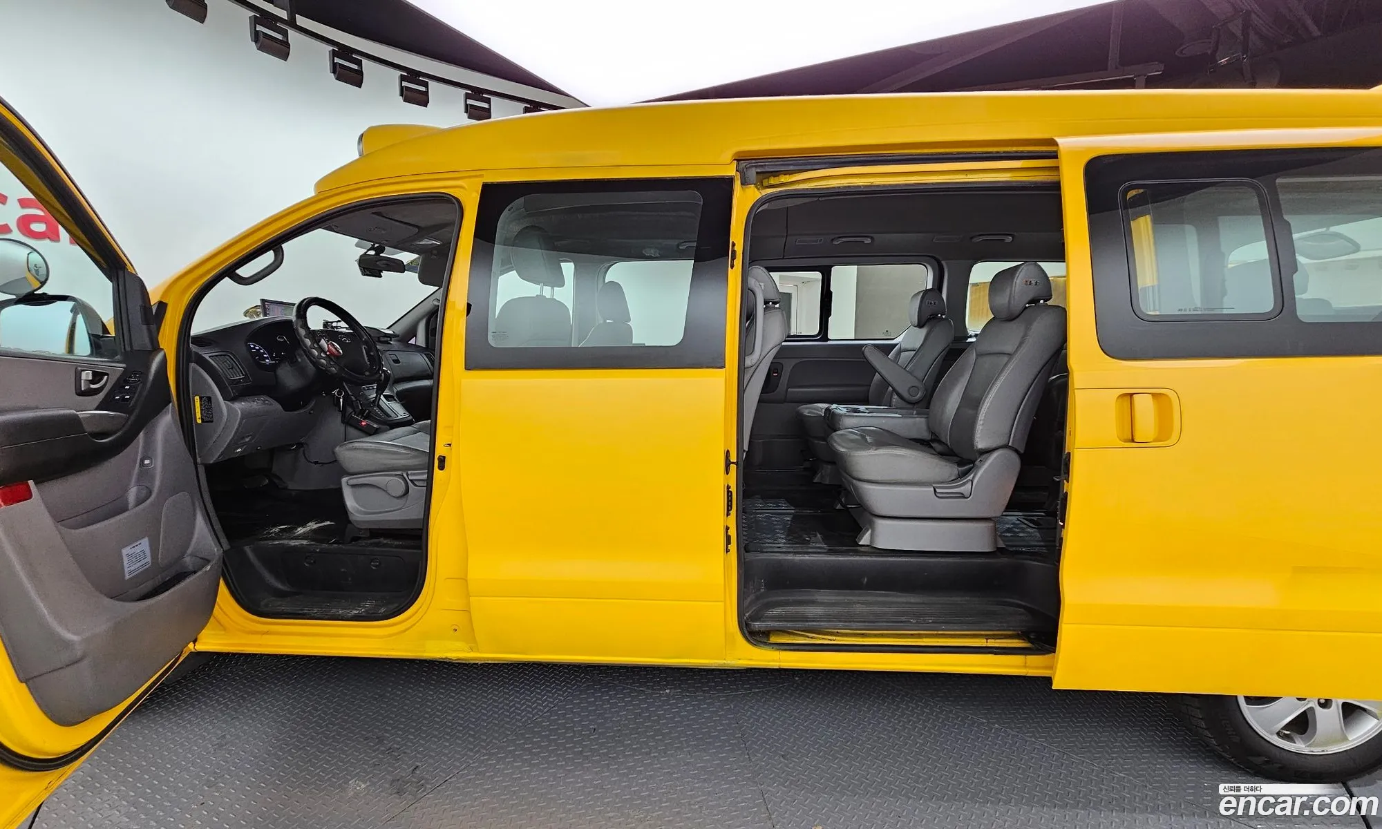 Hyundai Grand Starex 2019 — 18