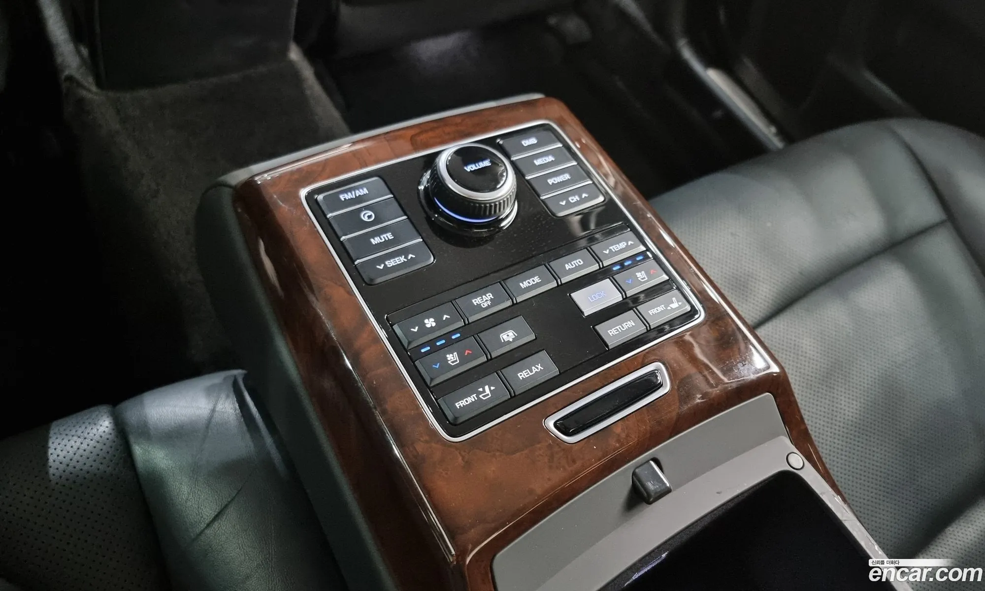 Hyundai Equus 2013 — 11