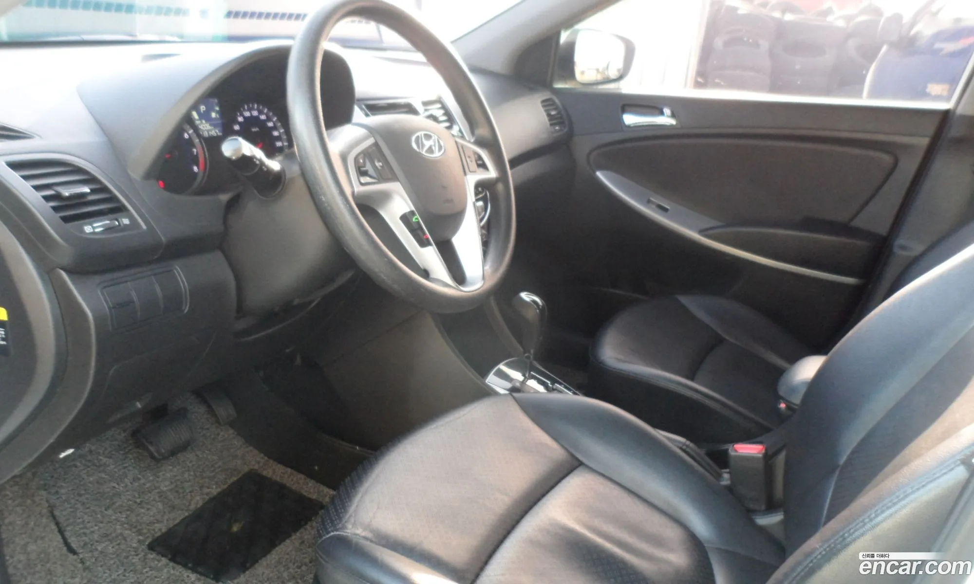 Hyundai Accent 2011 — 17