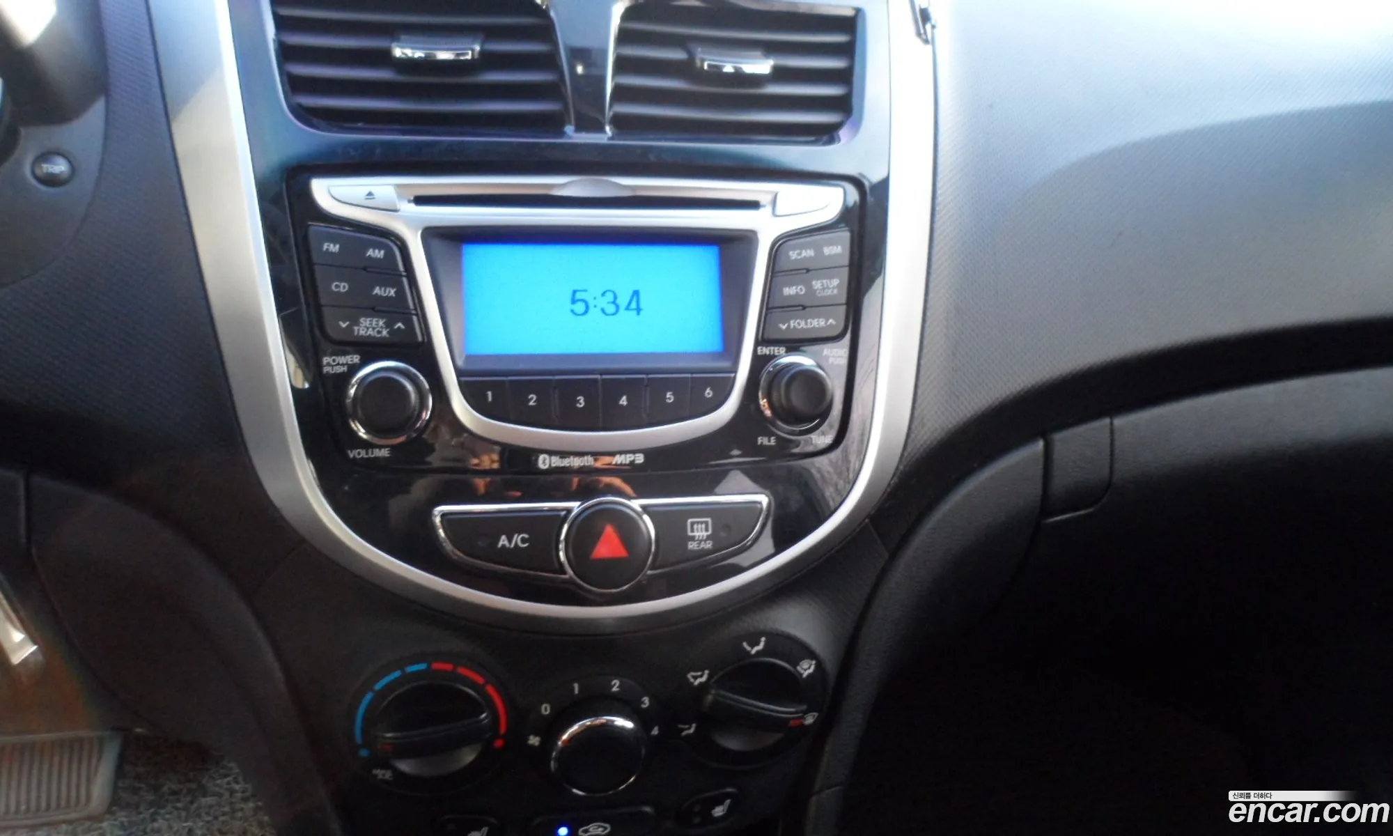 Hyundai Accent 2011 — 12