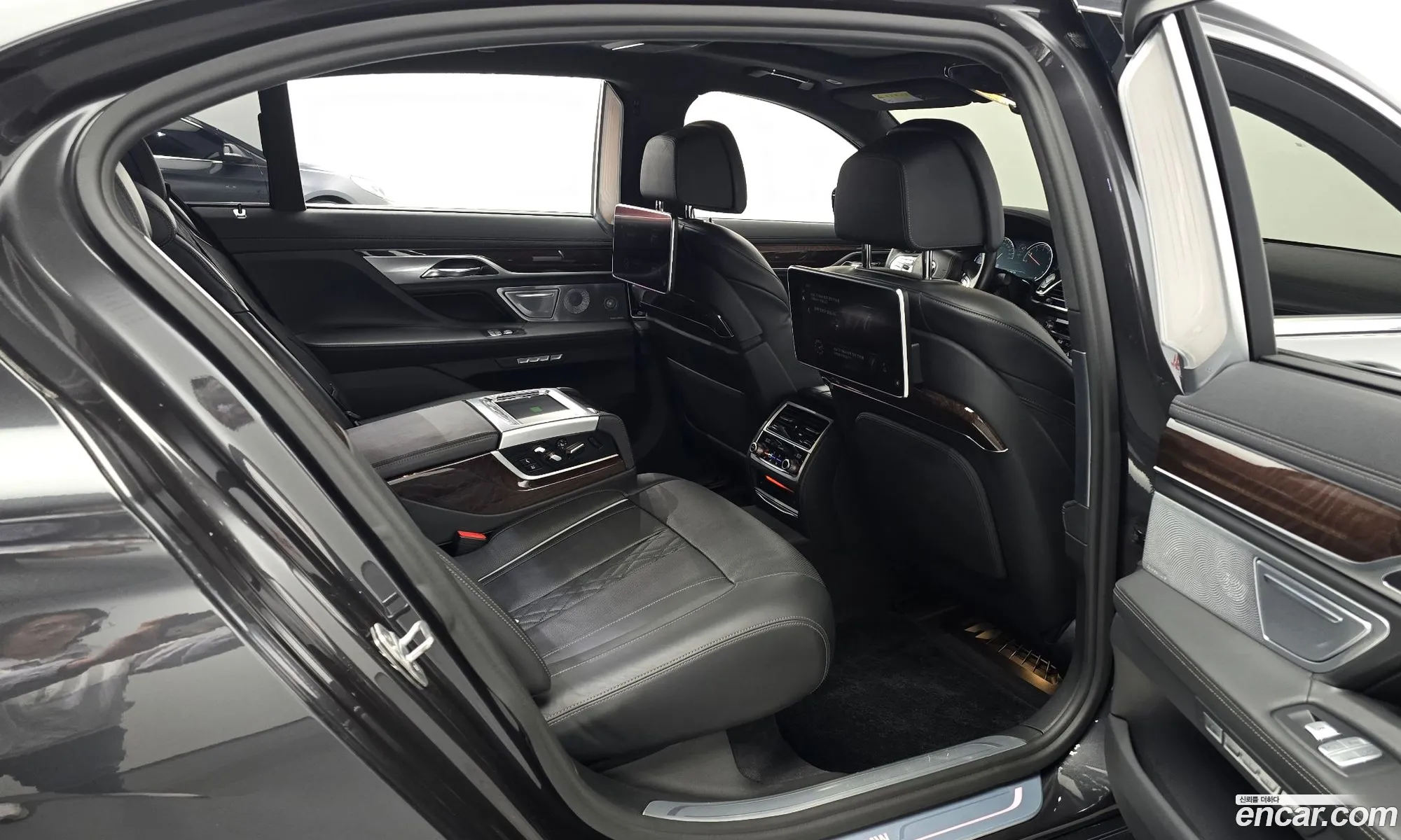 BMW 7 Series 2017 WBA7F2101HB005129 — 2