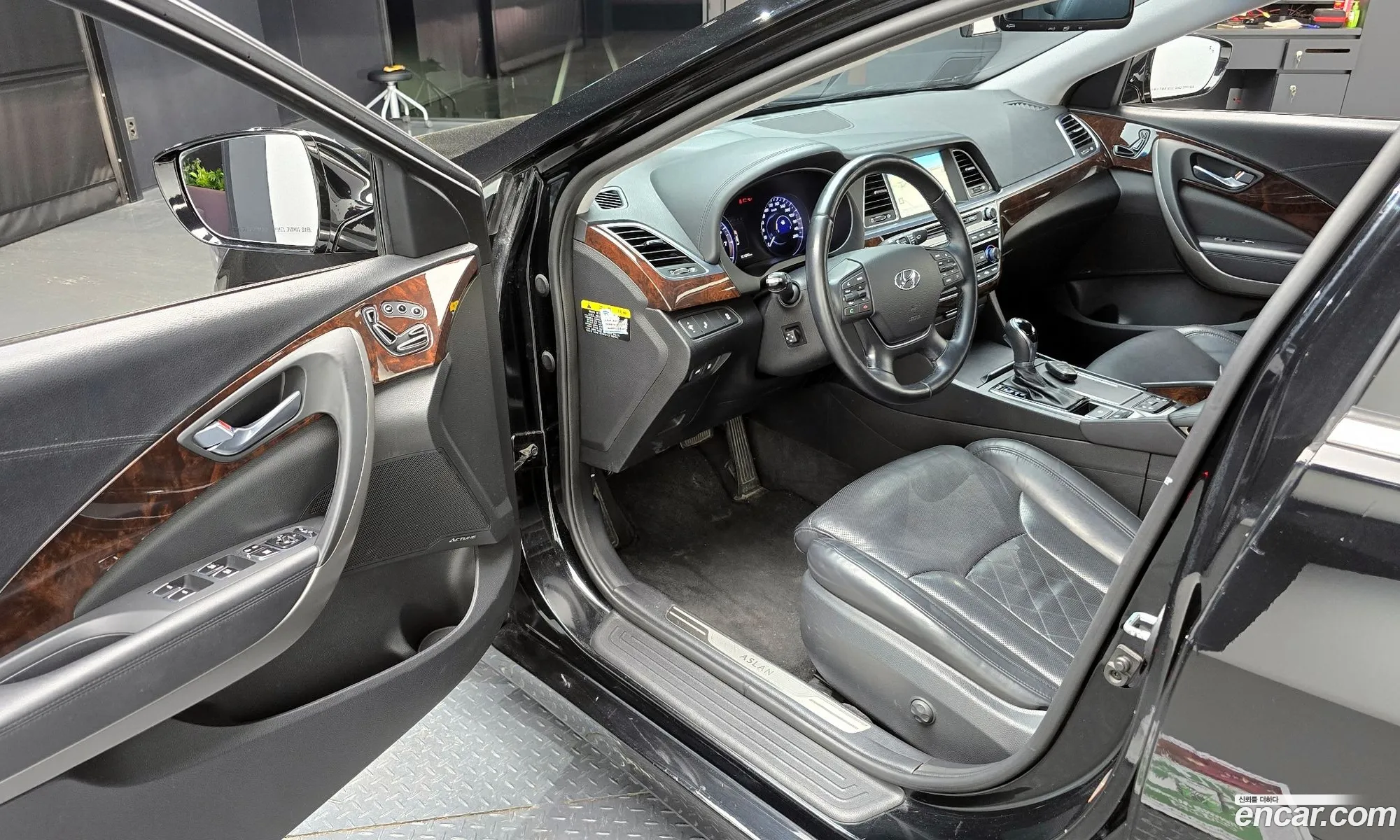 Hyundai Aslan 2015 — 17