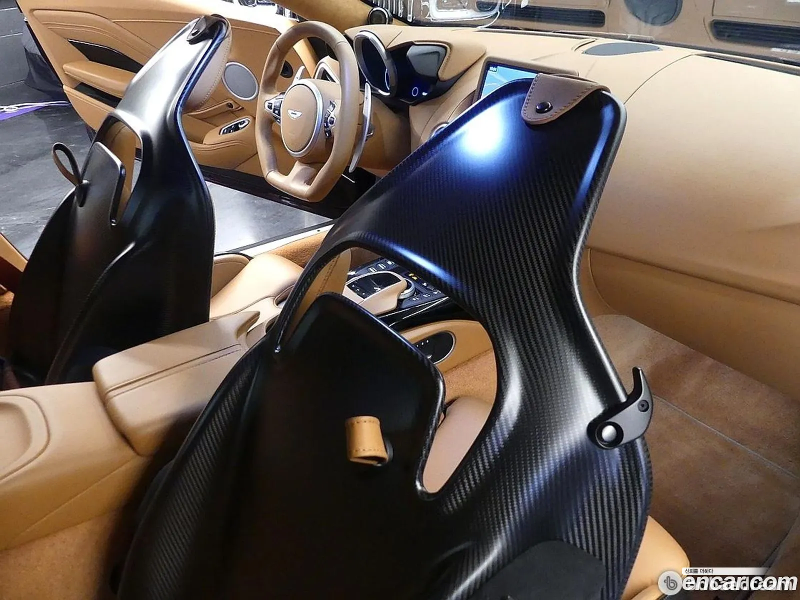 Aston Martin Vantage 2023 — 13