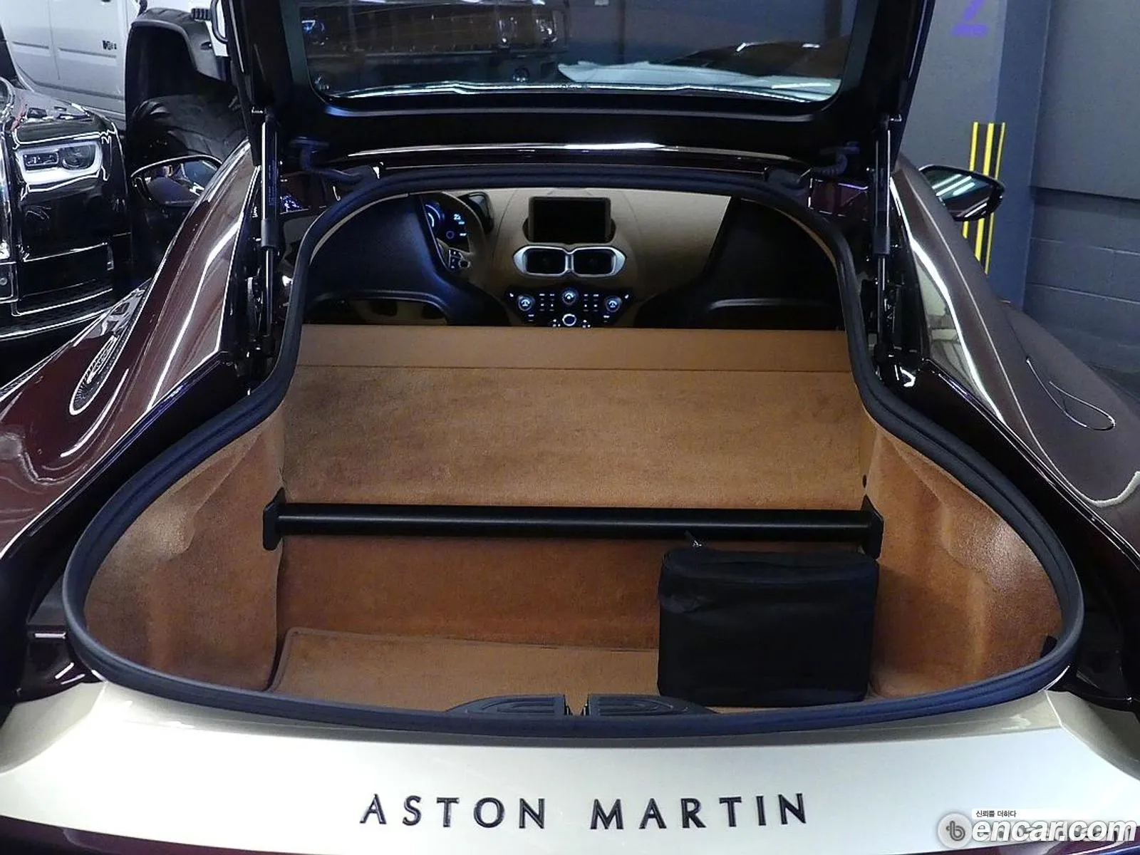 Aston Martin Vantage 2023 — 9