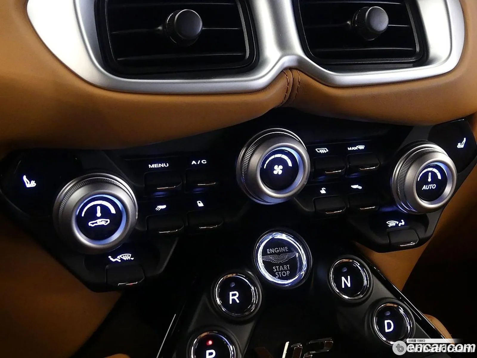 Aston Martin Vantage 2023 — 8