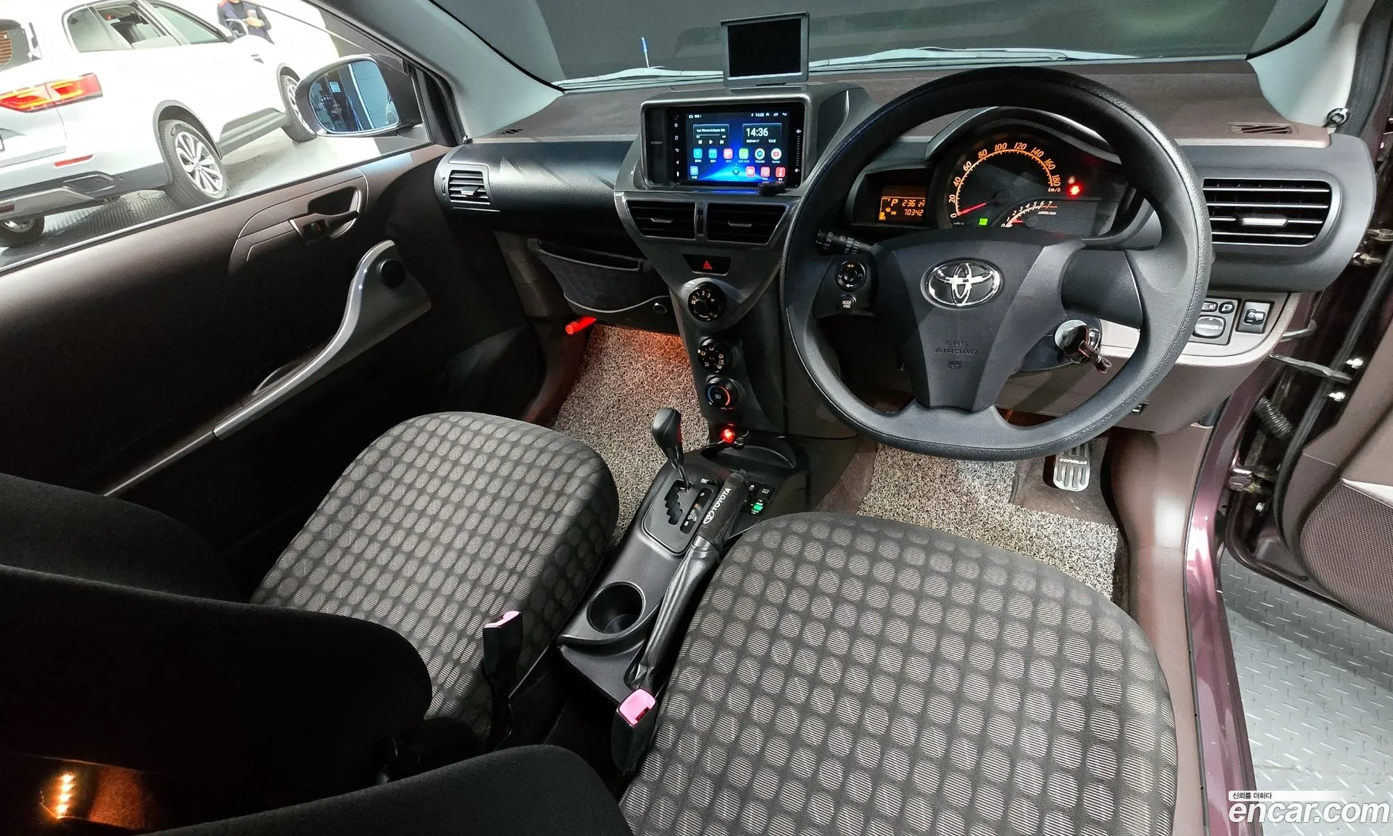 Toyota iQ 2010 KL90B3A8GAKZ00003 — 17