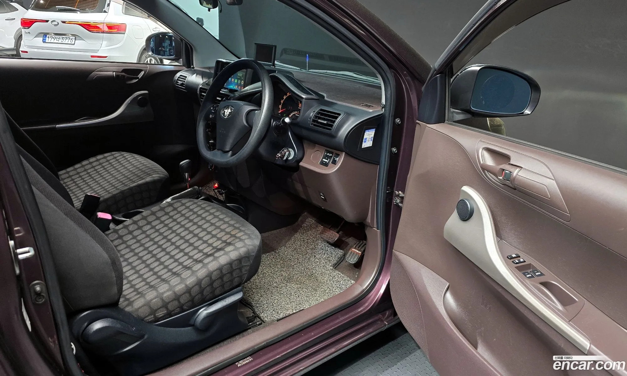 Toyota iQ 2010 KL90B3A8GAKZ00003 — 12