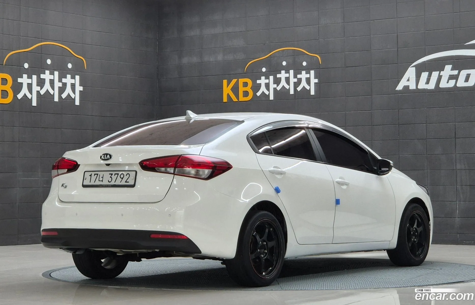 Kia K3 2017 — 10