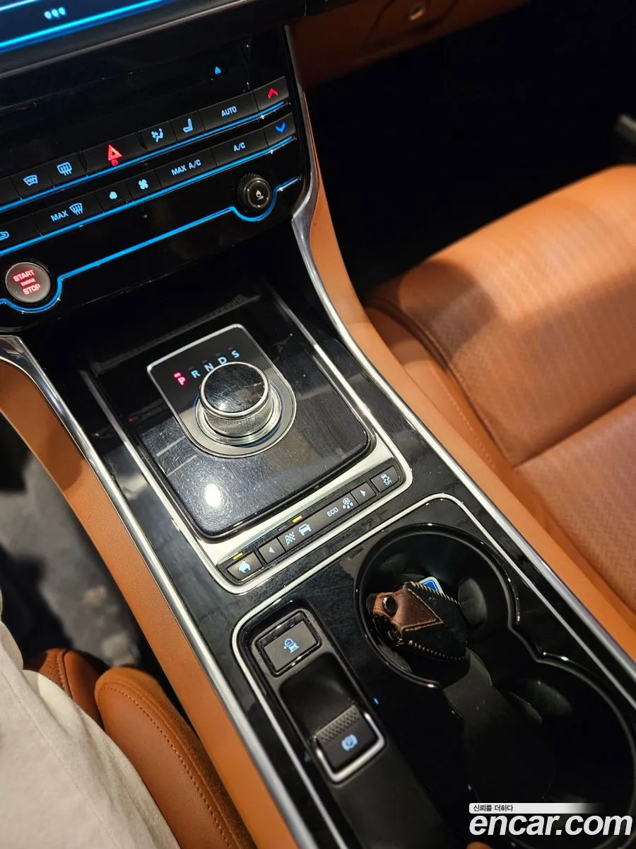 Jaguar XE 2016 — 17