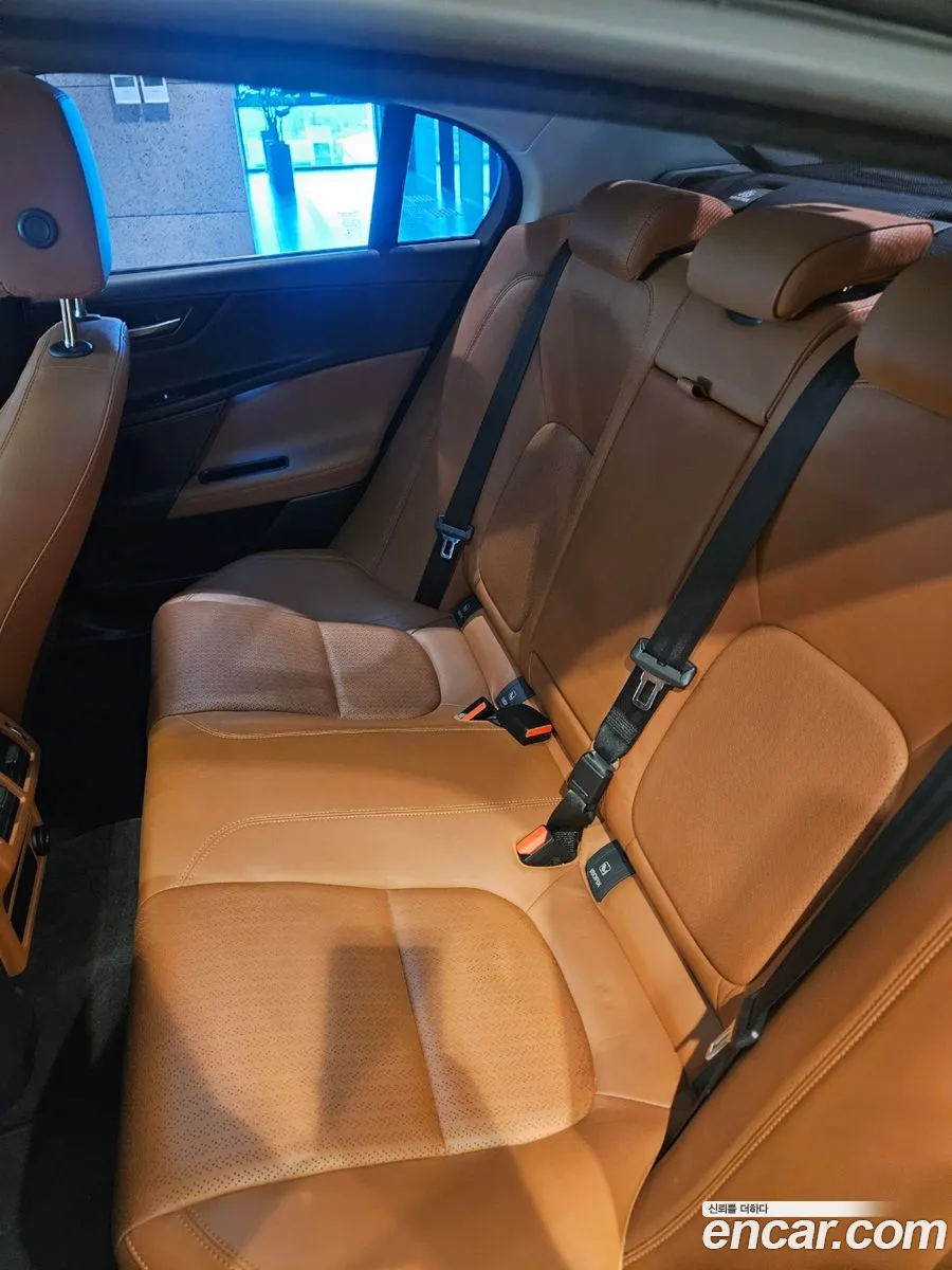 Jaguar XE 2016 — 9