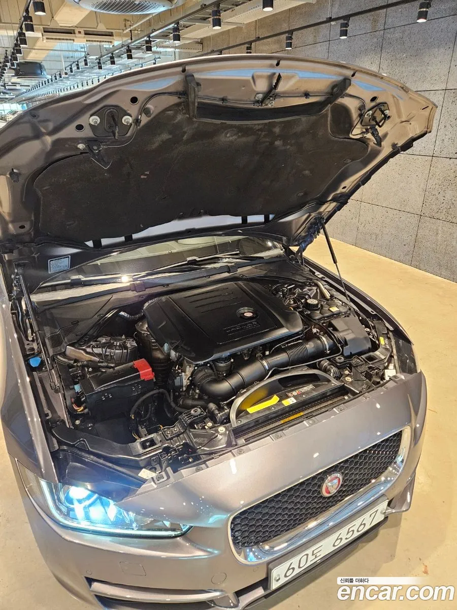 Jaguar XE 2016 — 10