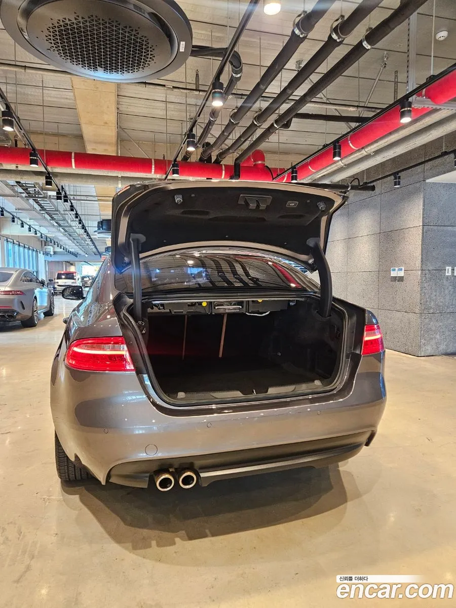 Jaguar XE 2016 — 19