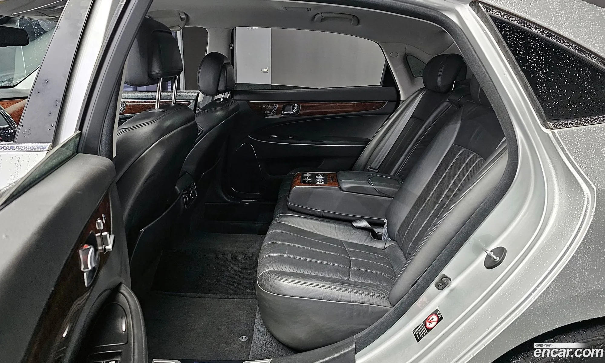 Hyundai Equus 2009 — 17