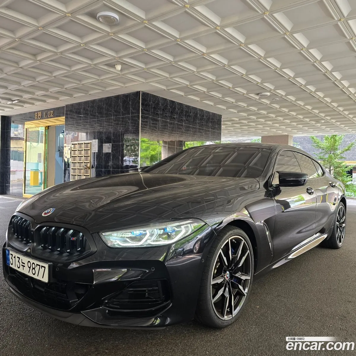 BMW 8 Series 2023 — 7