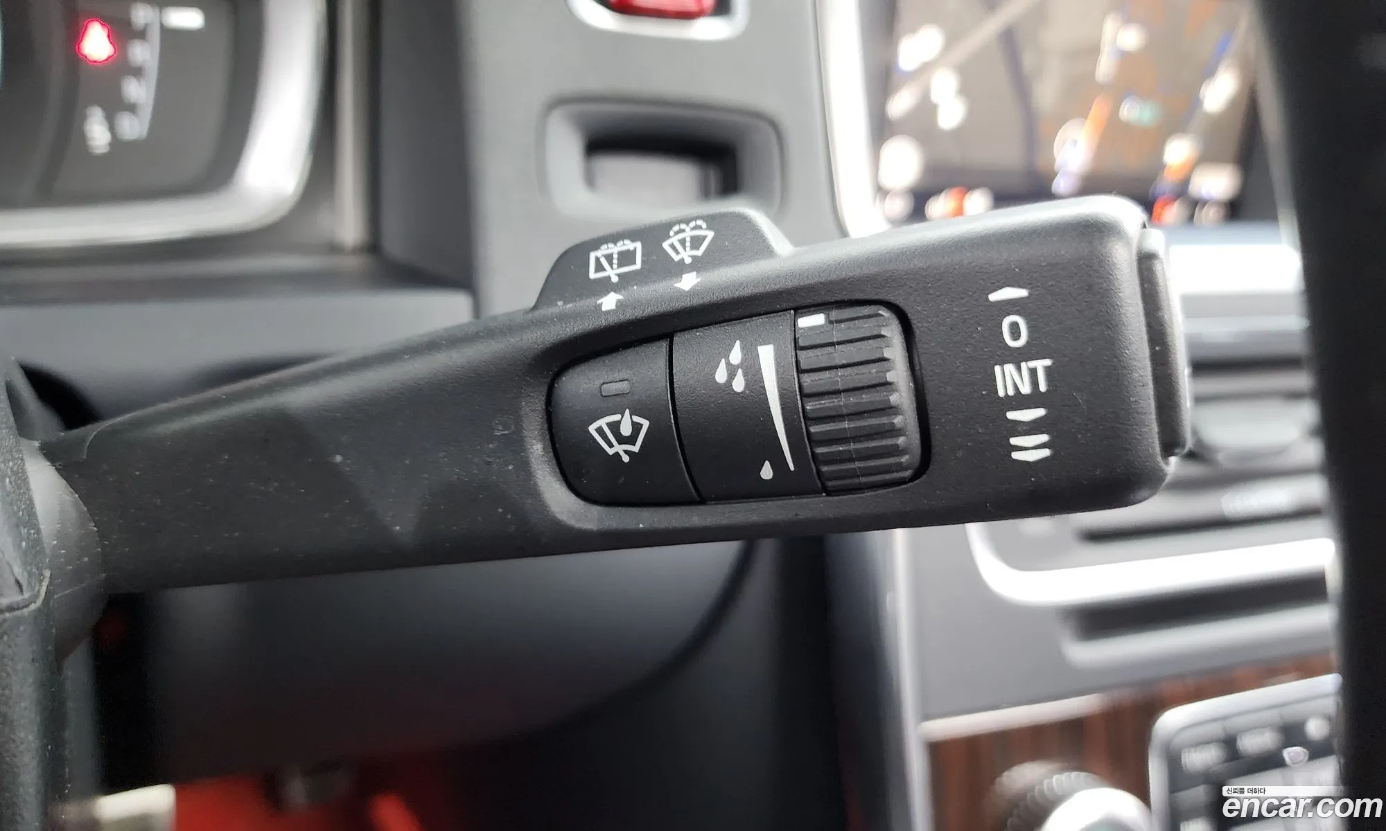 Volvo V60 2018 YV1FW79B0J2397821 — 2