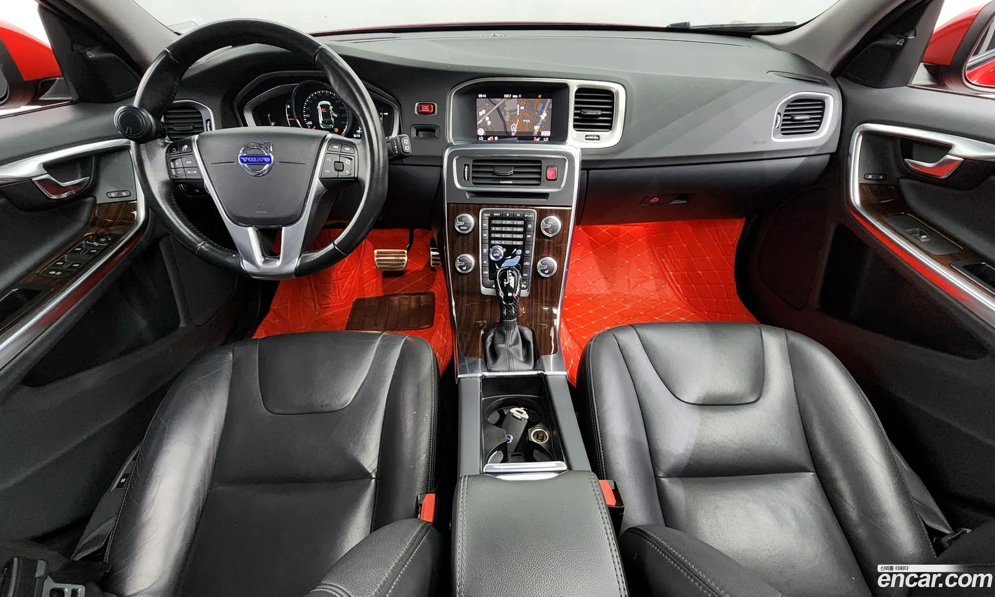 Volvo V60 2018 YV1FW79B0J2397821 — 9