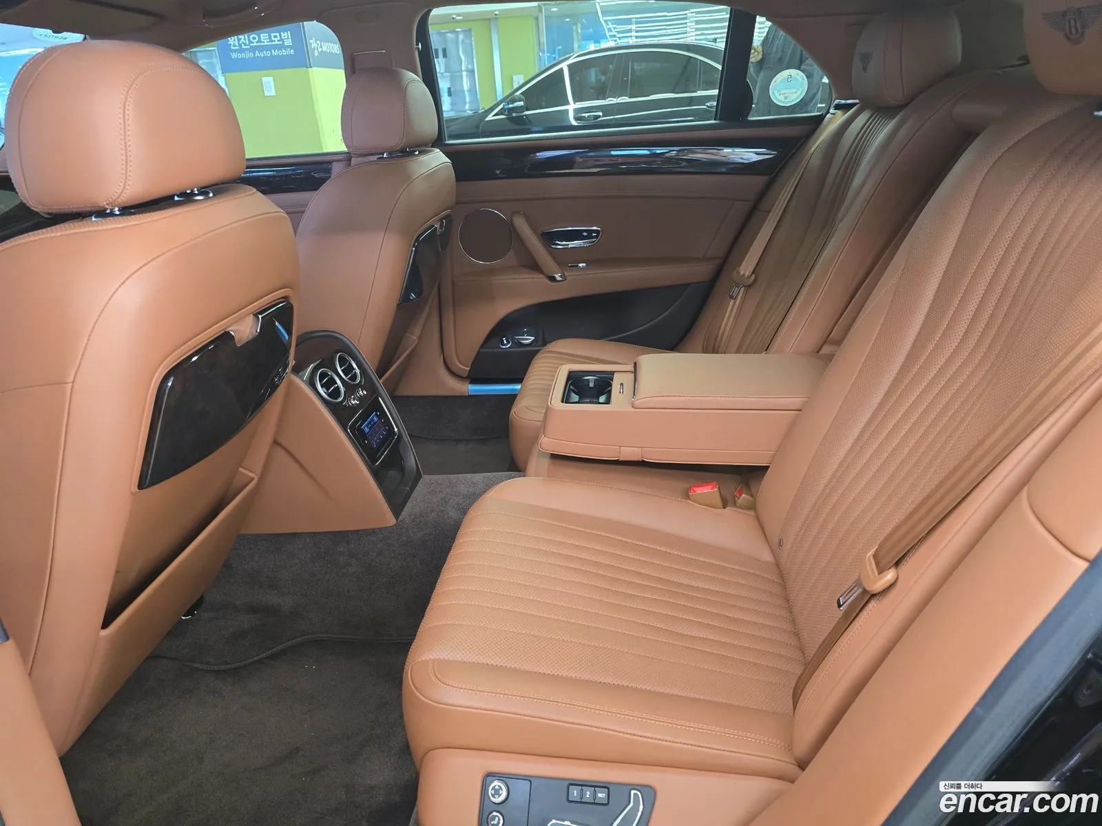 Bentley Flying Spur 2018 — 12