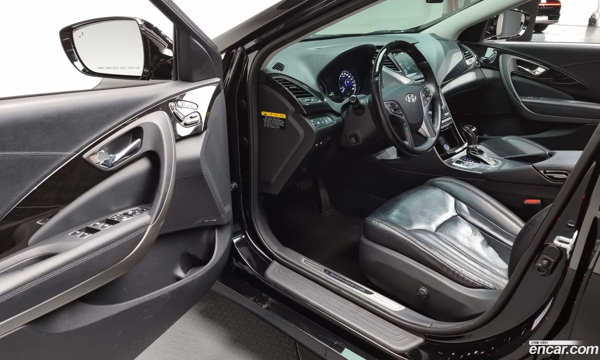 Hyundai Grandeur HG Hybrid 2015 — 5