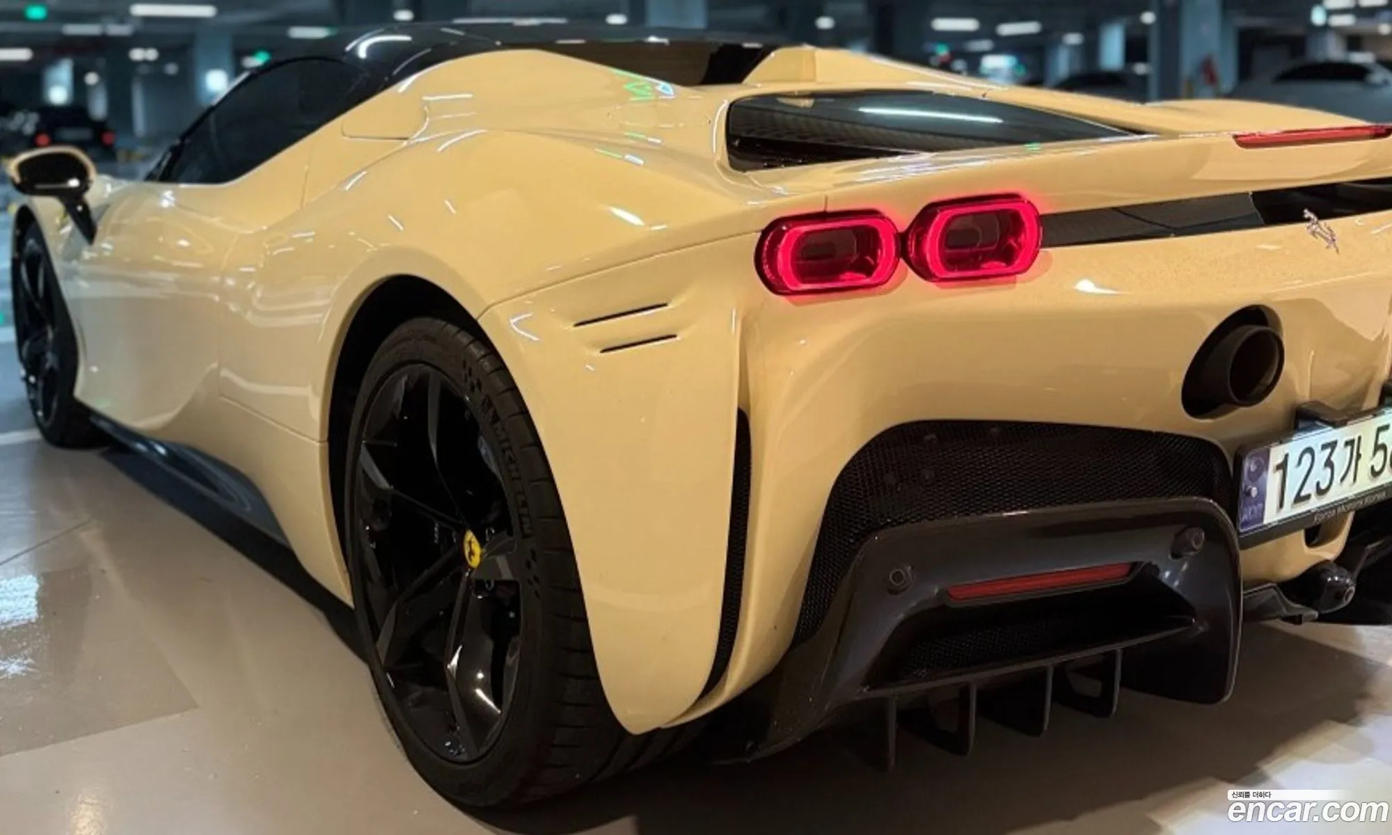 Ferrari SF90 Spider 2023 — 6