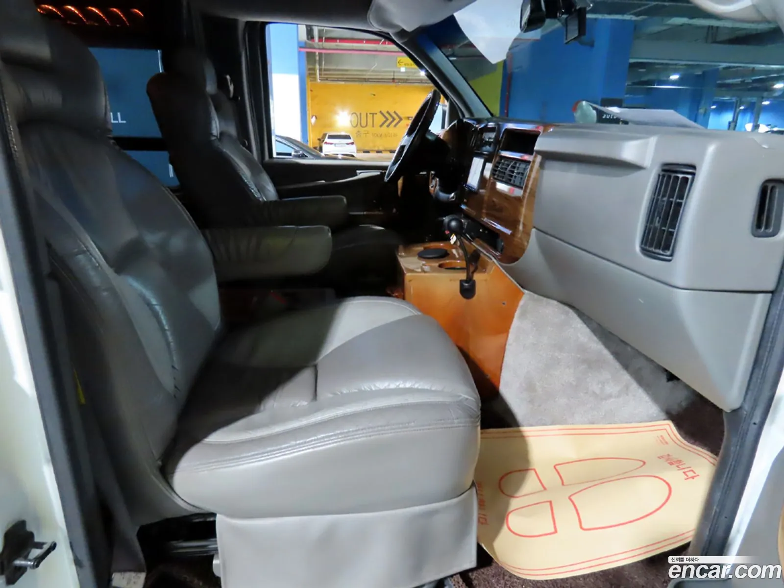 Chevrolet Express Van 2004 — 13