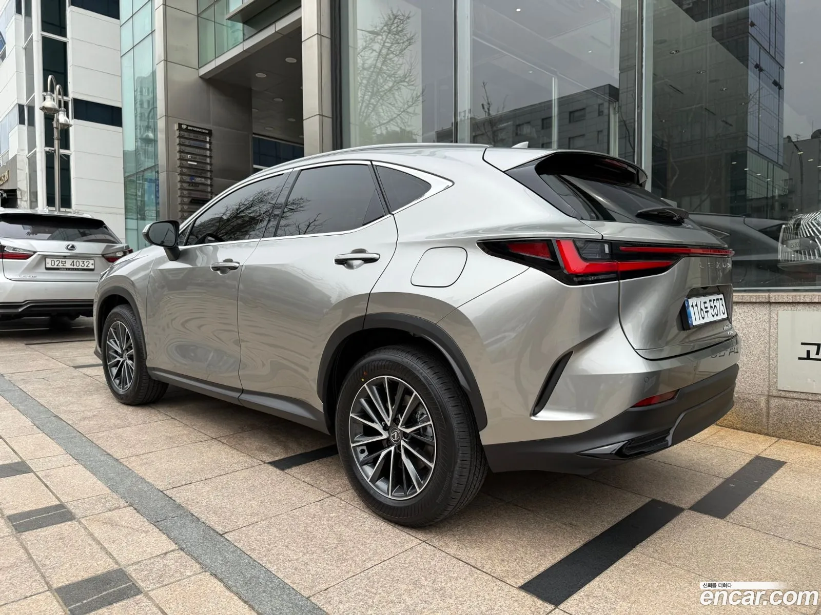 Lexus NX450h+ 2025 — 8
