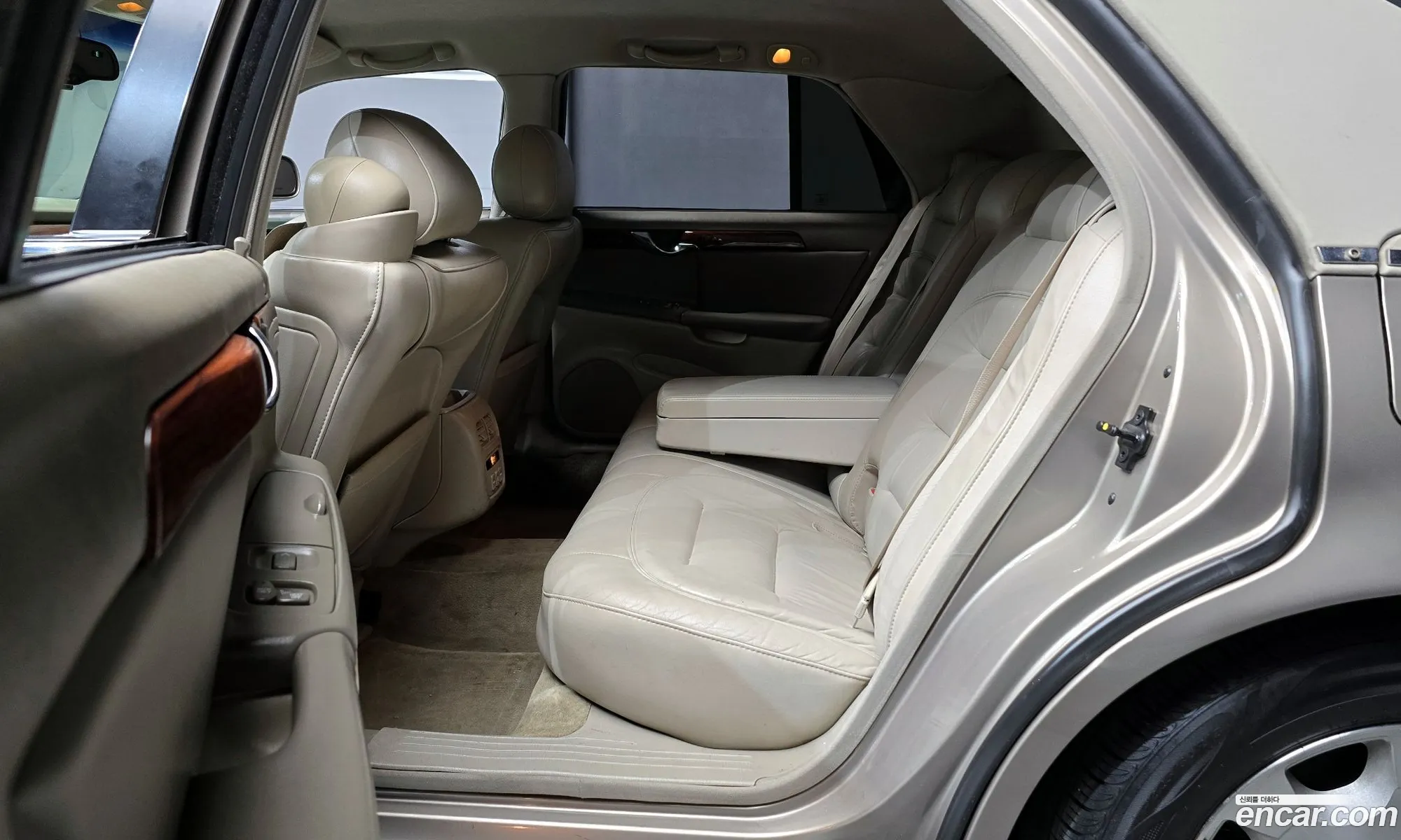 Cadillac DeVille 2001 1G6KD54Y81U205282 — 6