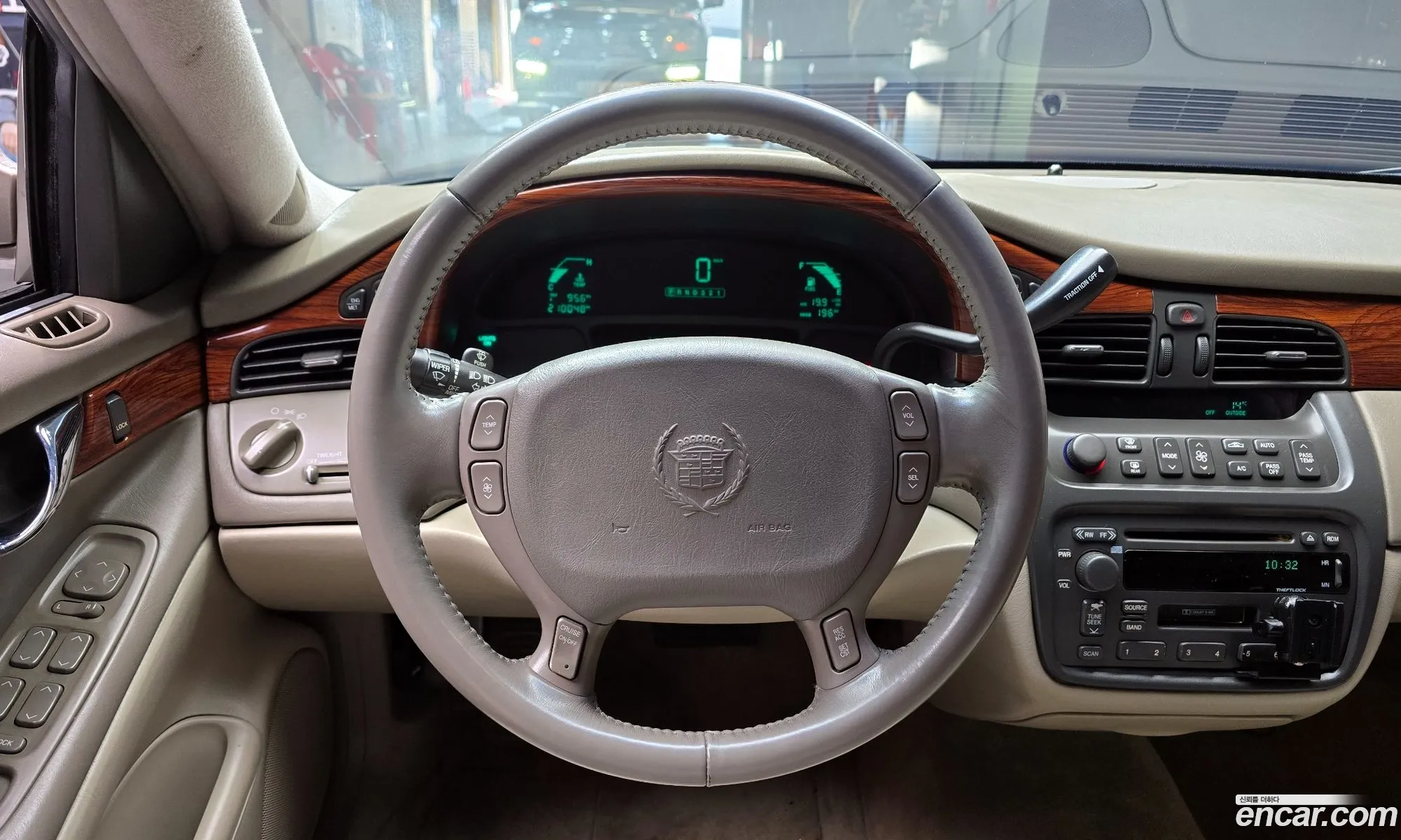 Cadillac DeVille 2001 1G6KD54Y81U205282 — 4