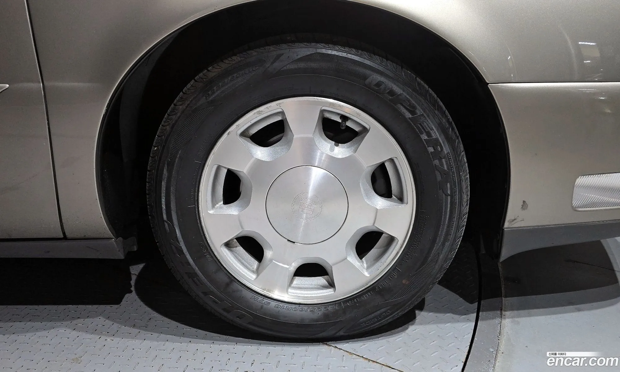 Cadillac DeVille 2001 1G6KD54Y81U205282 — 19