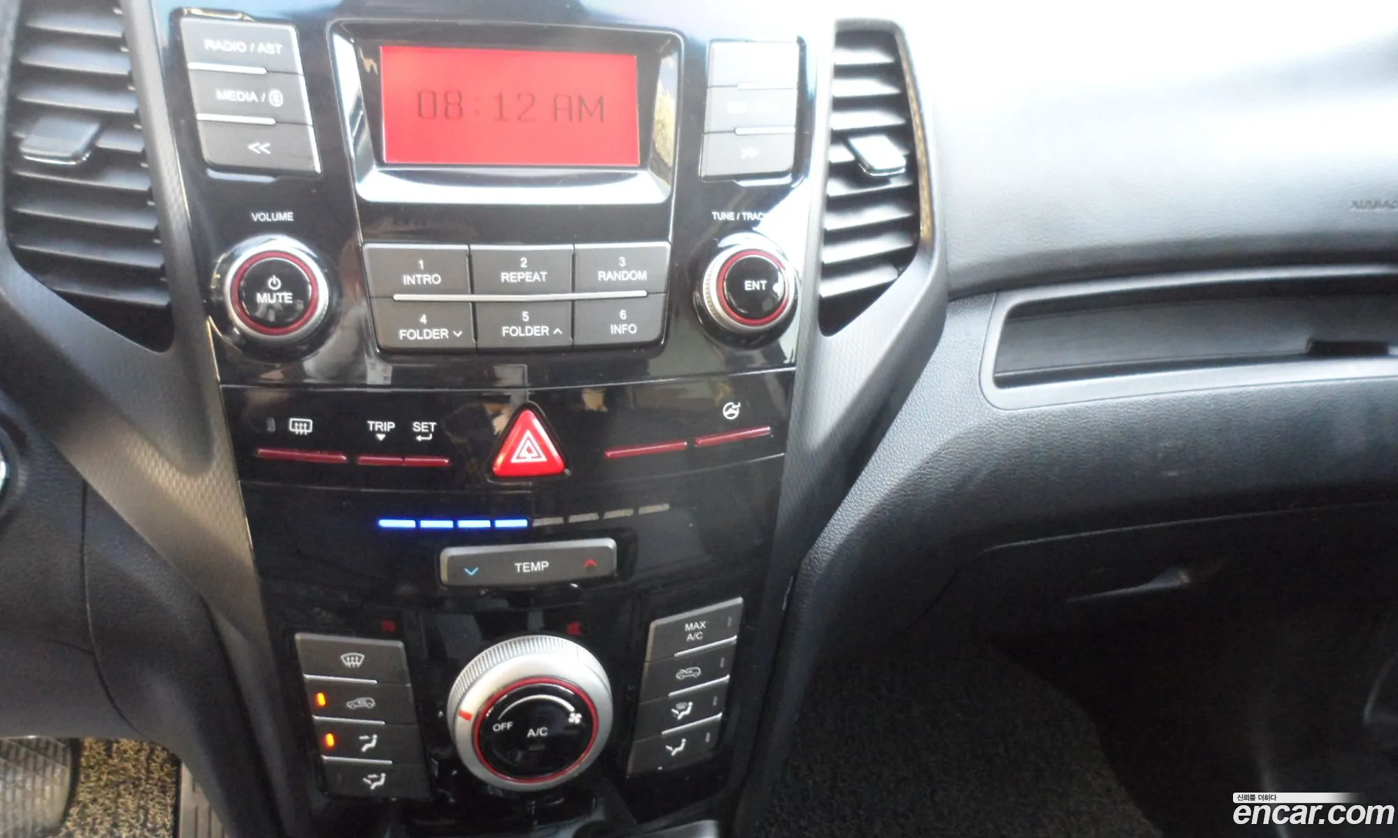 KG Mobility (SsangYong) Tivoli Air 2017 — 19
