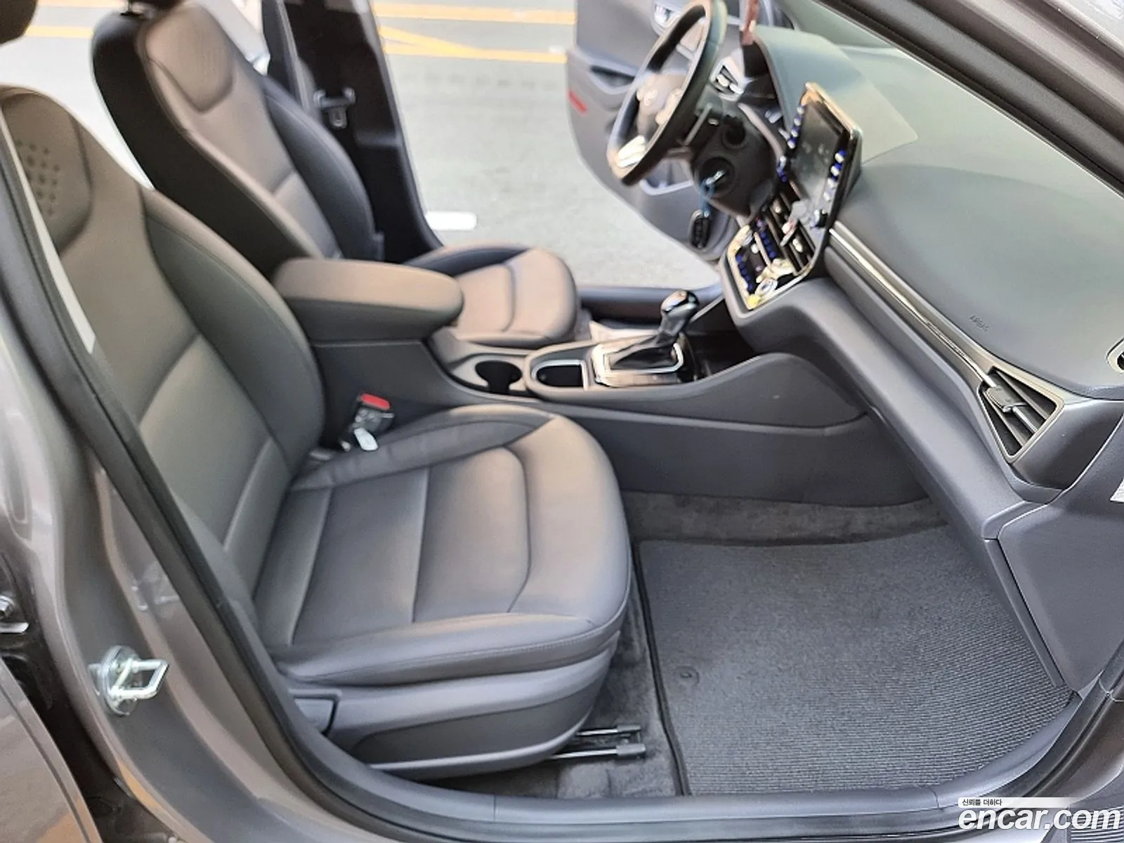 Hyundai Ioniq Hybrid 2020 — 12