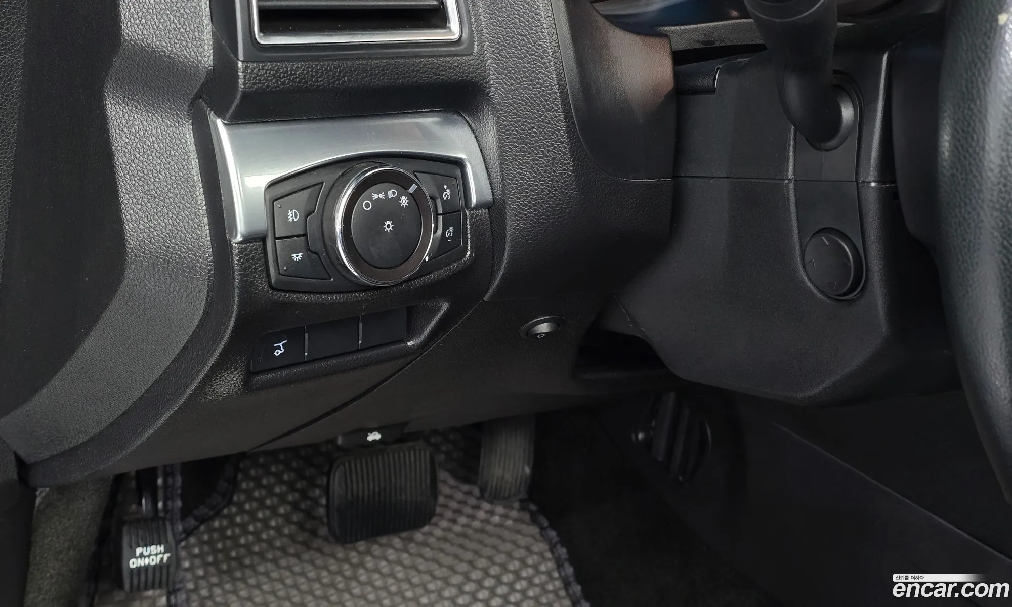 Ford Explorer 2018 1FM5K8FH7JGA09536 — 14