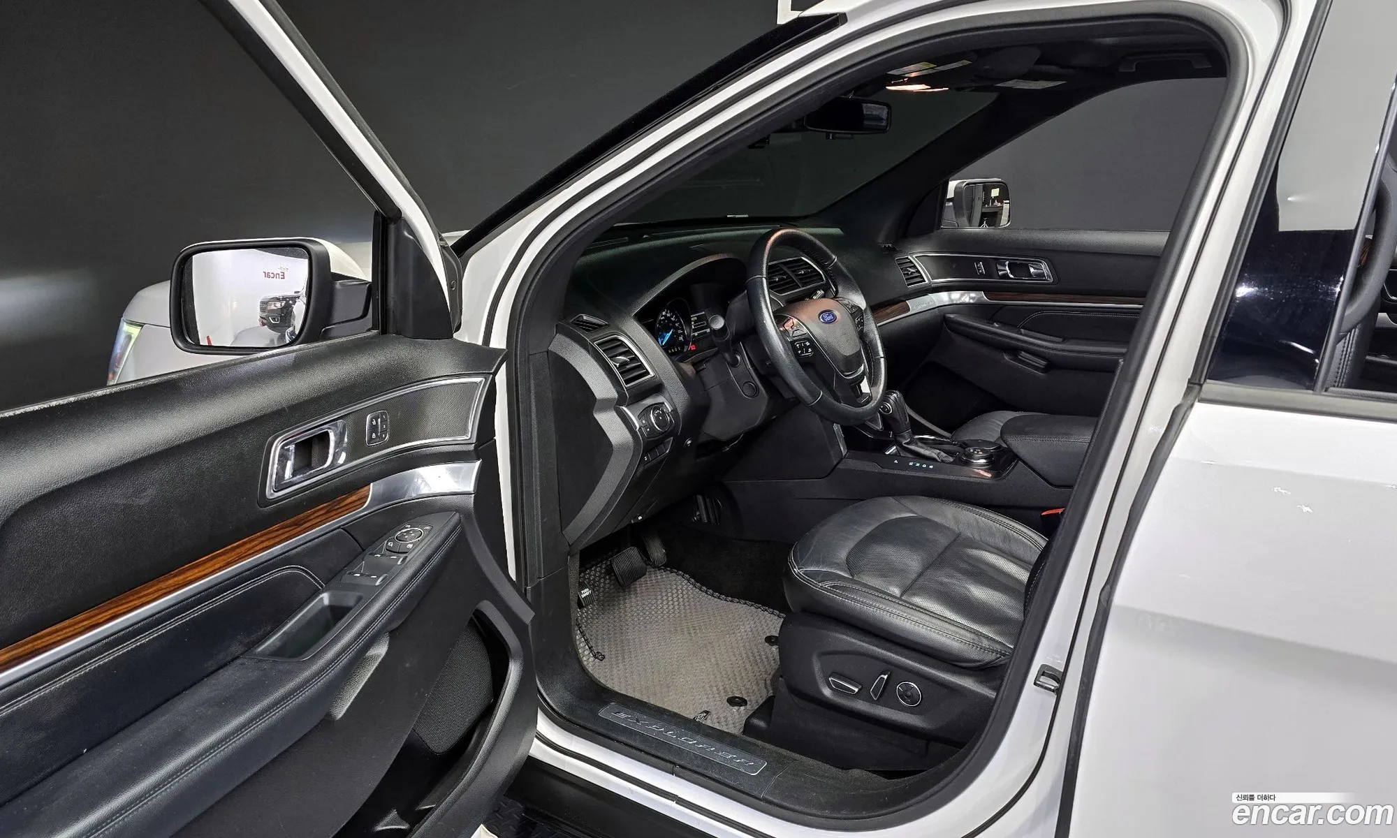 Ford Explorer 2018 1FM5K8FH7JGA09536 — 8